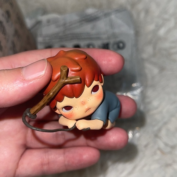 Pop mark Hirono echo Cute Figurine with box collectable item NWT resin plastic - Picture 3 of 14